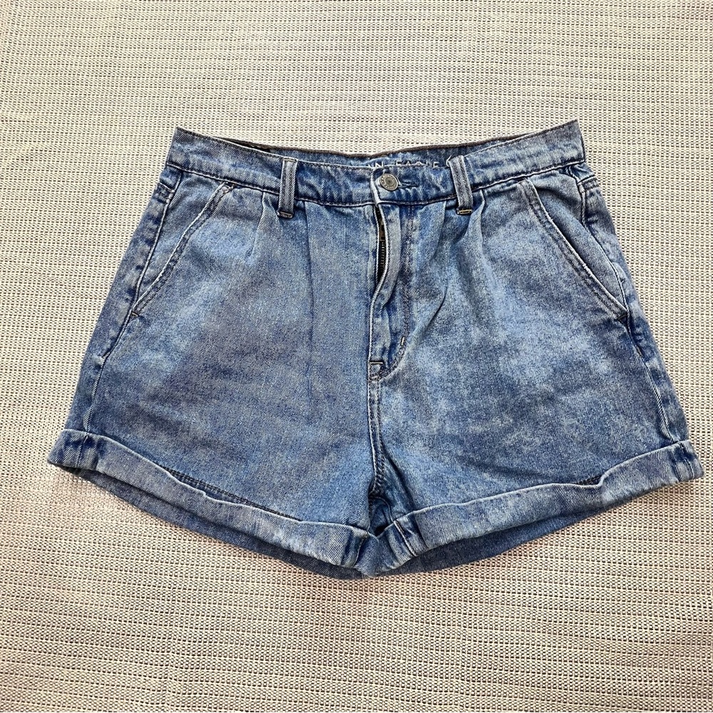 American Eagle Cuffed High-Waisted Speckled Blue Denim Shorts – Size 6